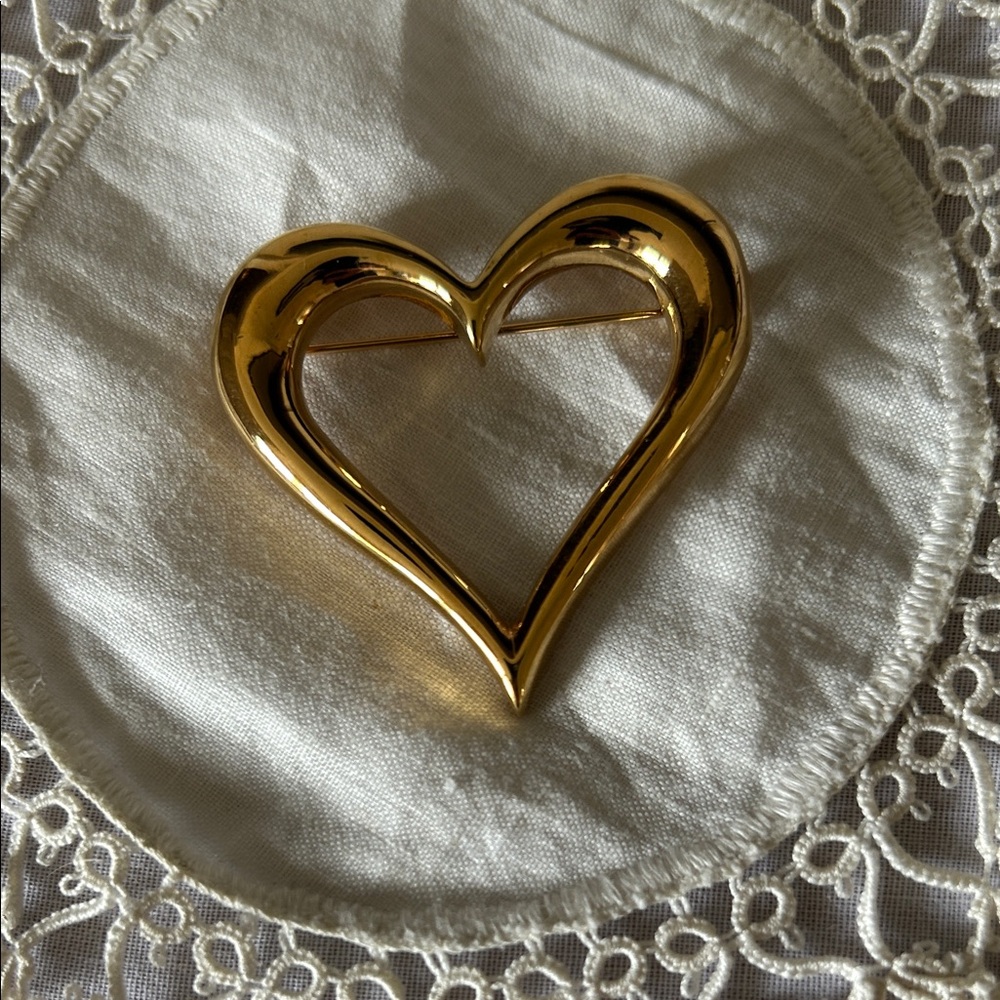 Source Unknown Gold Open Heart Brooch